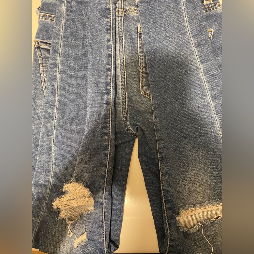 jeans. - Picture 4 of 4